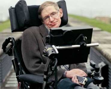 Stephen Hawking Doesn't Trust Artificial Intelligence